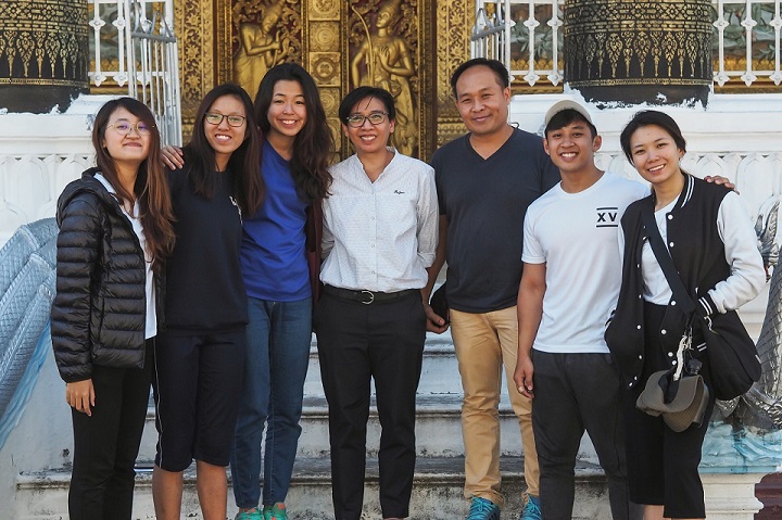 The co-founders of Trash Idol, Mr Somsack Sengta and Ms Alicith Phengsavanh (third and fourth from right), with our volunteers.