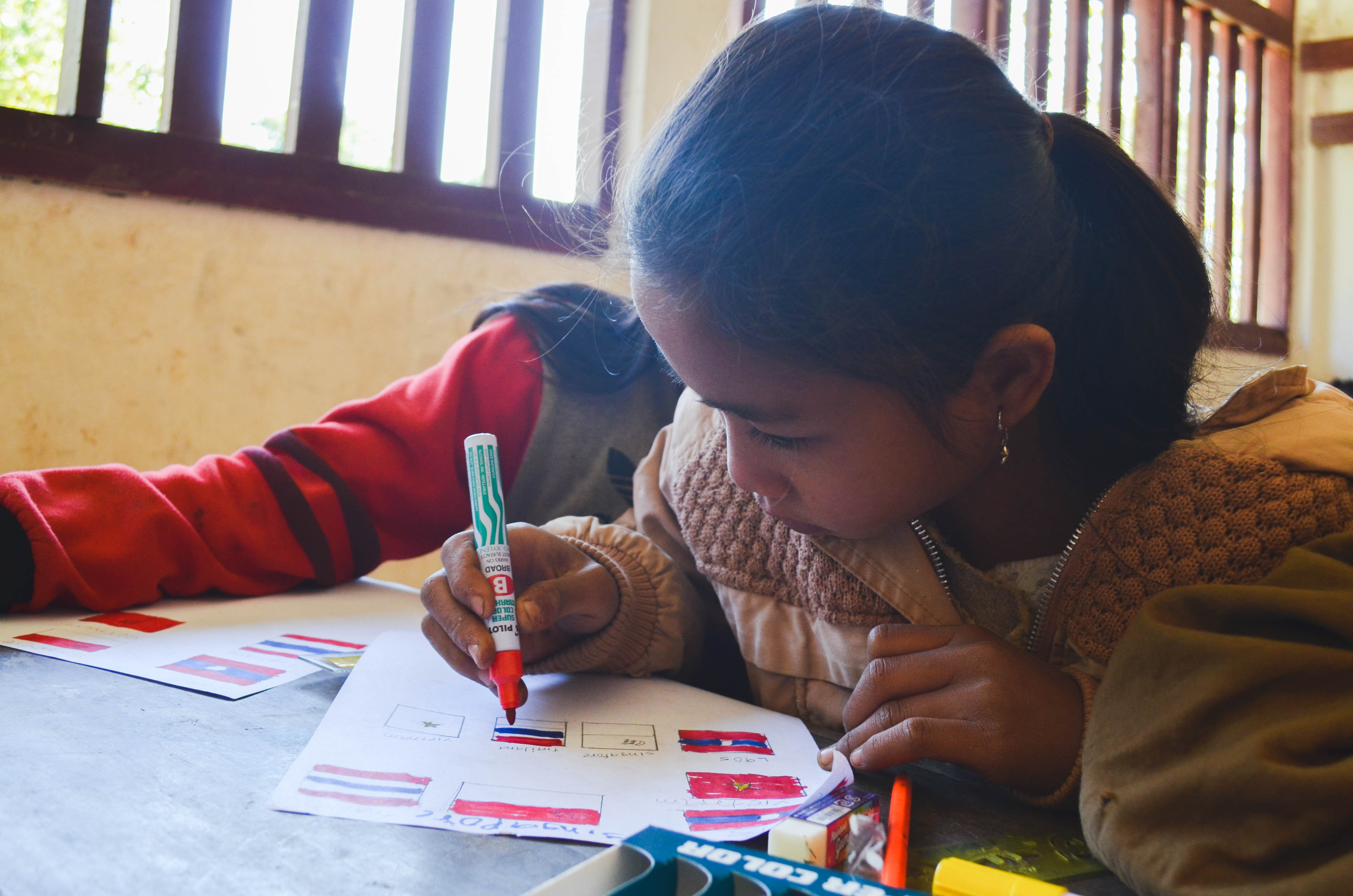 We taught the children the ASEAN countries’ flags, and they put their knowledge to the test by colouring in the different flags. 